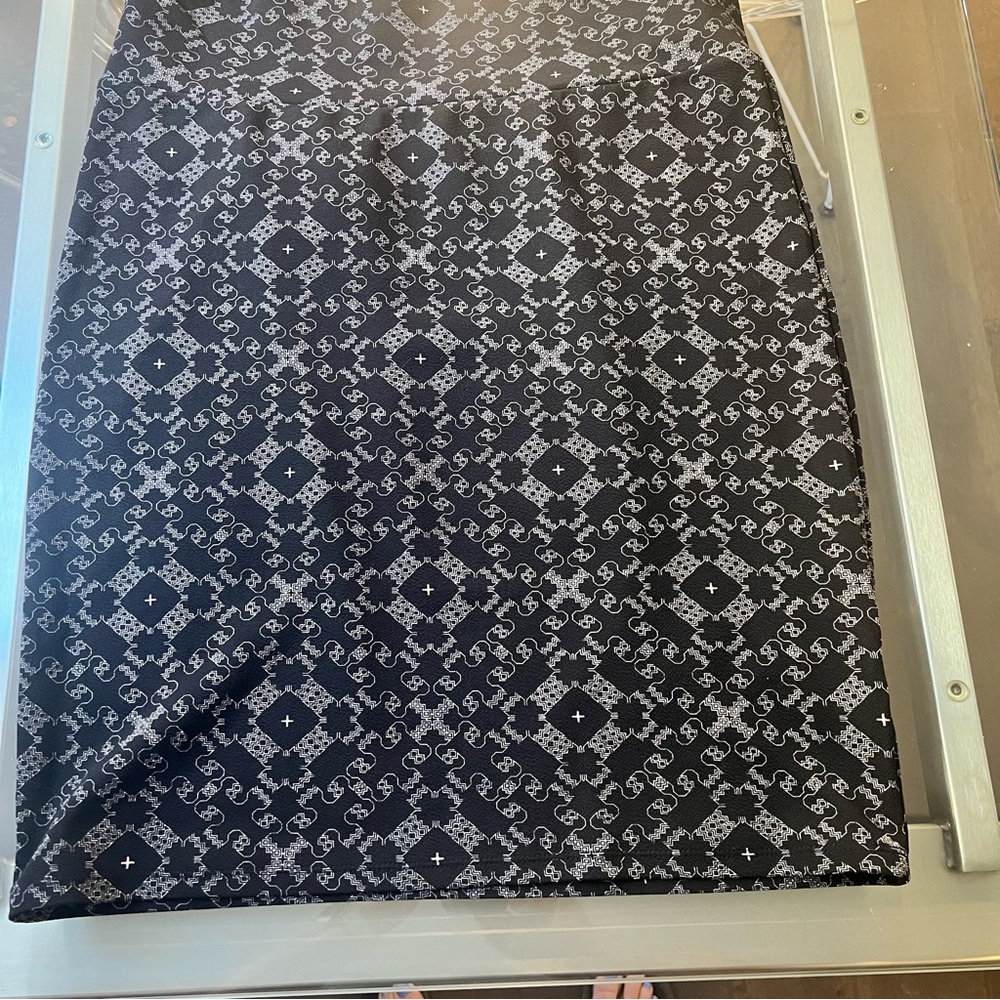LuLaRoe Black and White Patterned Pencil Skirt